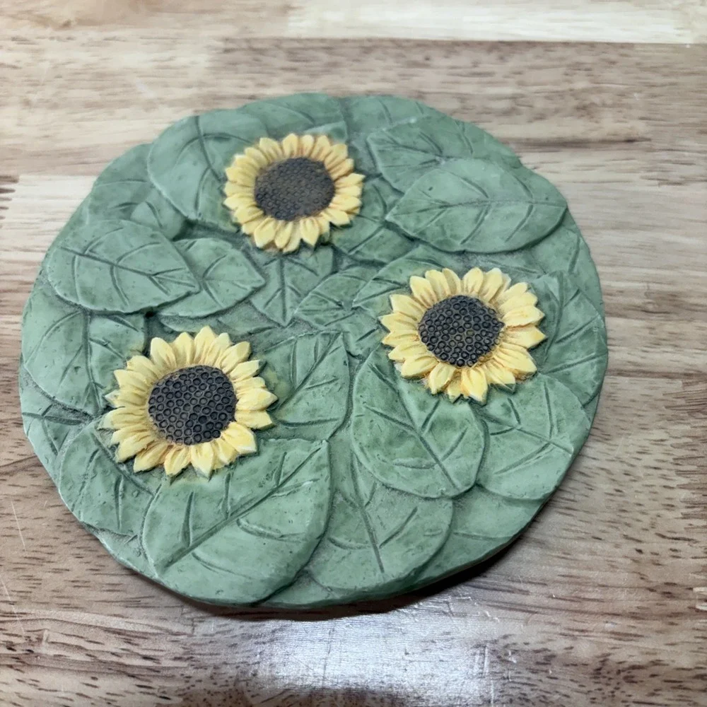 Young's Inc 1995 Vintage Sunflower Mini Tea Set